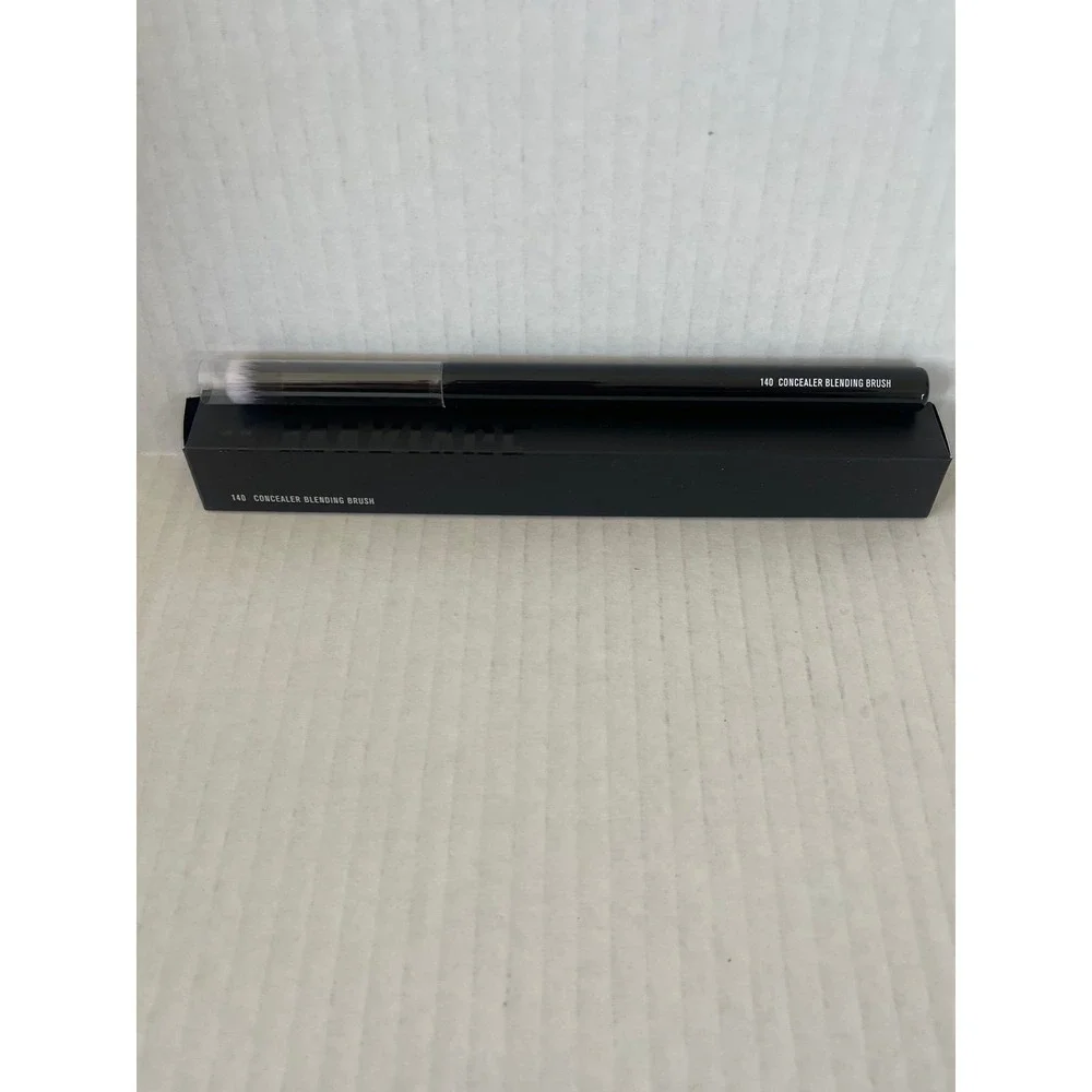 NIB - IL MAKIAGE #140 Concealer Blending Brush